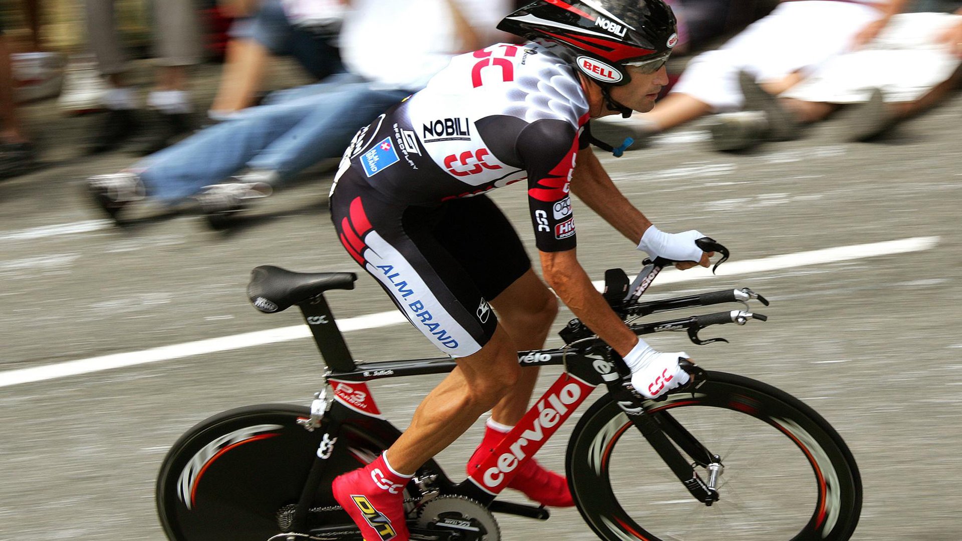 丹·卡特：突破传统踢球模式，引领全黑队的新攻势，丹.卡特